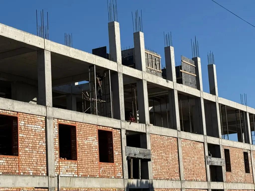 На Иссык-Куле строят медицинские учреждения, министр проверил ход строительства