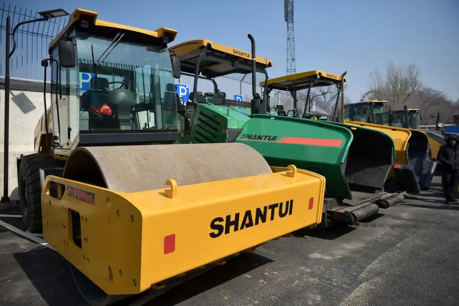 В Бишкеке работникам ЖКХ повысили зарплаты на 50% и вручили новую технику