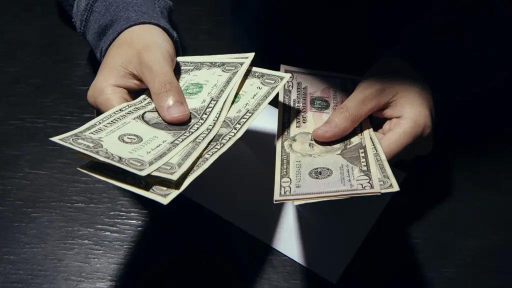 Бишкектеги беш акча алмаштыруу жайынын ар бирине 55 миң сомдон айып пул салынды