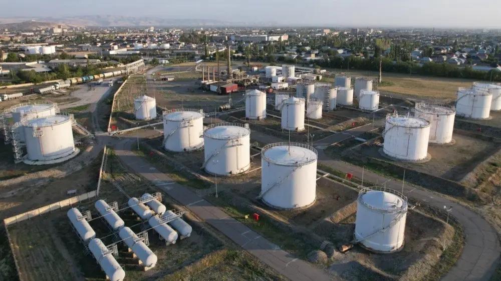 Кыргызстан Тажикстан жана Афганистанга бензин экспорттой баштайт