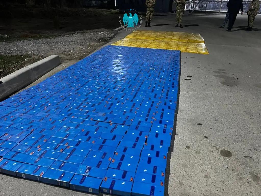 “Чоң-Капка” өткөрмө пунктунда мыйзамсыз тамеки ташуу фактысы аныкталды