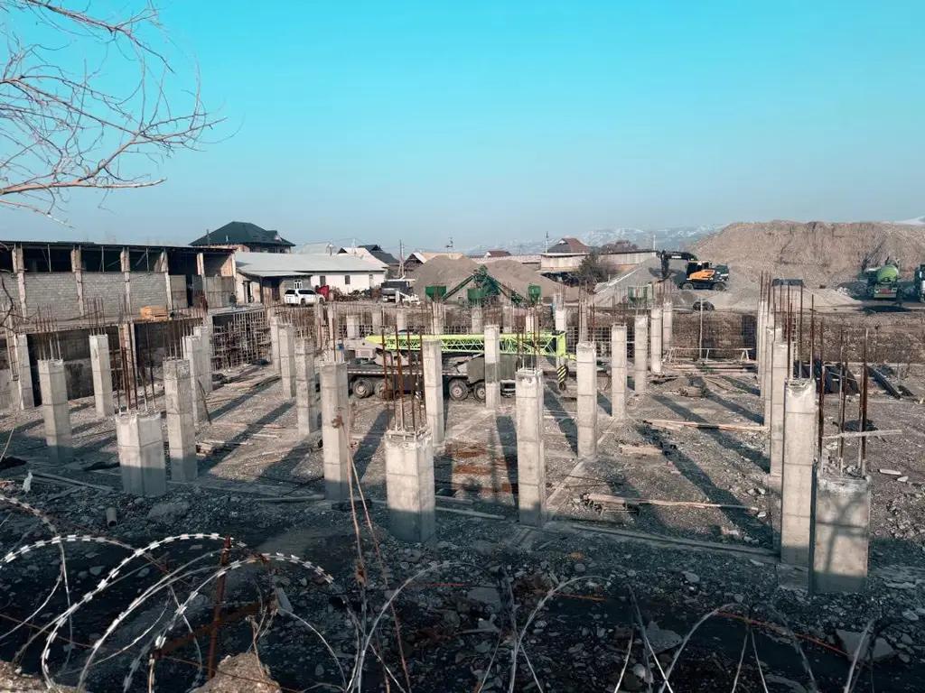 Жалал-Абадда мыйзамсыз курулуп жаткан соода борбордун курулушу токтотулду