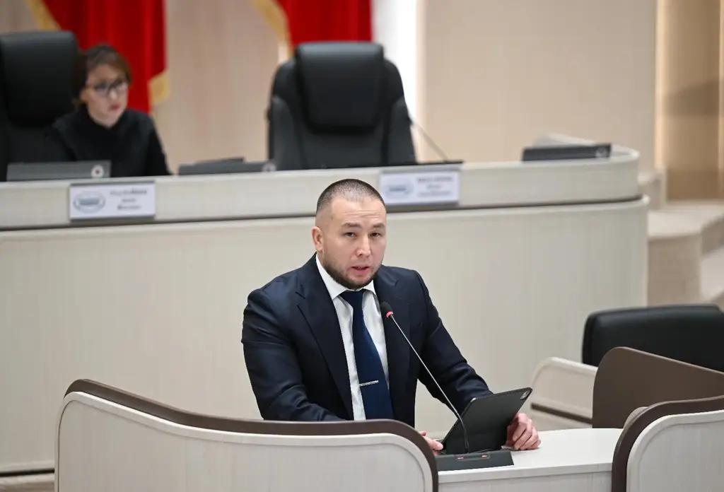 Парламентте жаш кадрлар мектебин түзүү демилгеси сунушталды