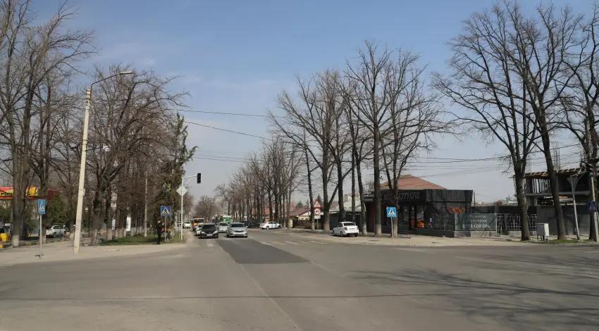 Бишкектеги Бакаев жана Айни көчөлөрүнүн кесилишинде жол катмары калыбына келтирилди