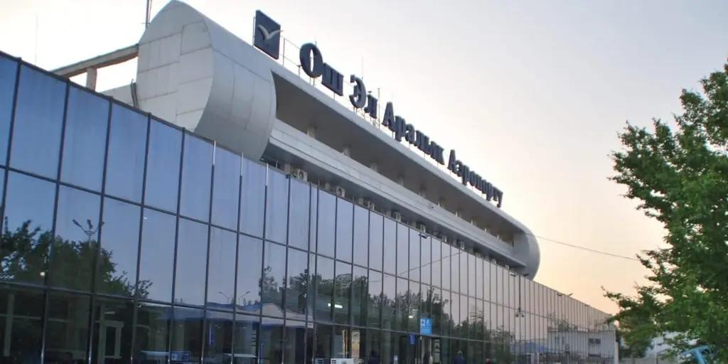 “Кыргызстан аэропорттору” компаниясы Оштогу 8 эски учакты сатыкка чыгарды