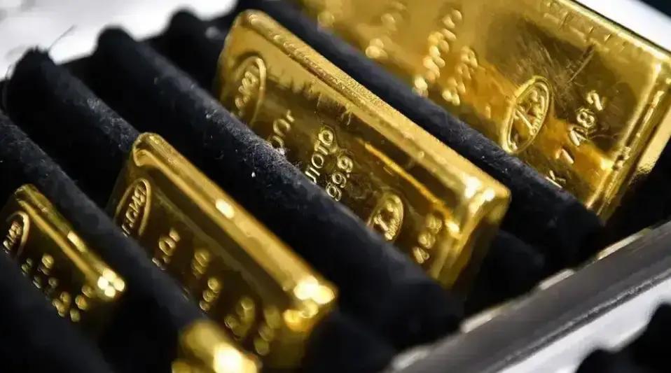 Улуттук банктын алтынынын унциясы 4.6 миң сомго арзандады