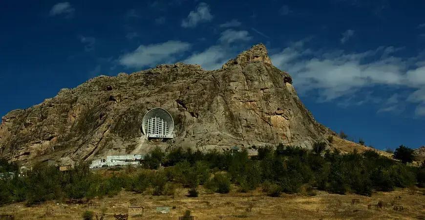 Ошто Сулайман-Тоону айланта веложол жана жөө жүргүнчүлөр үчүн тротуар куруу сунушталды