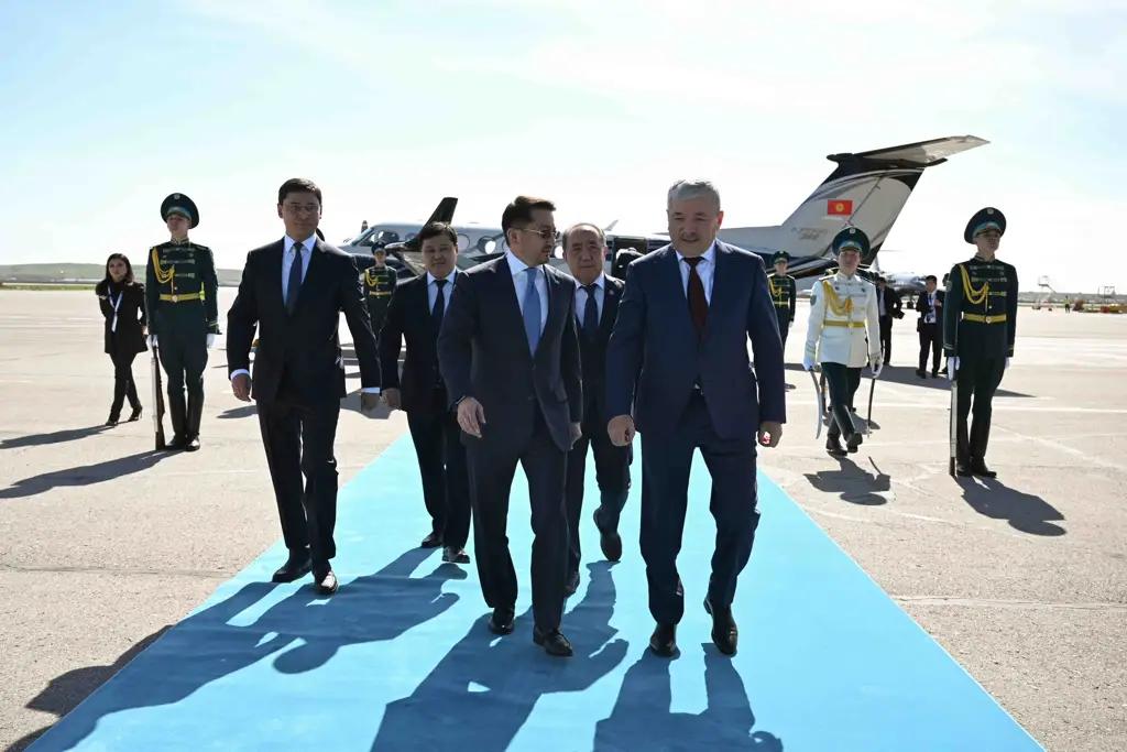 Председатель кабмина Адылбек Касымалиев прибыл в Казахстан для участия в Digital Qazaqstan 2026