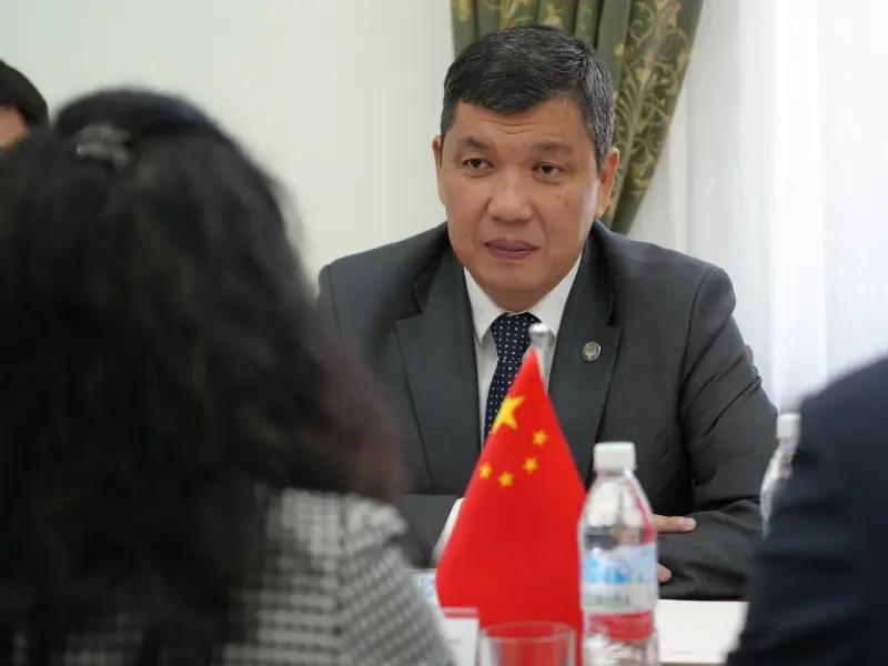 Мэр Бишкека обсудил с послом Китая инвестиции и культурное сотрудничество