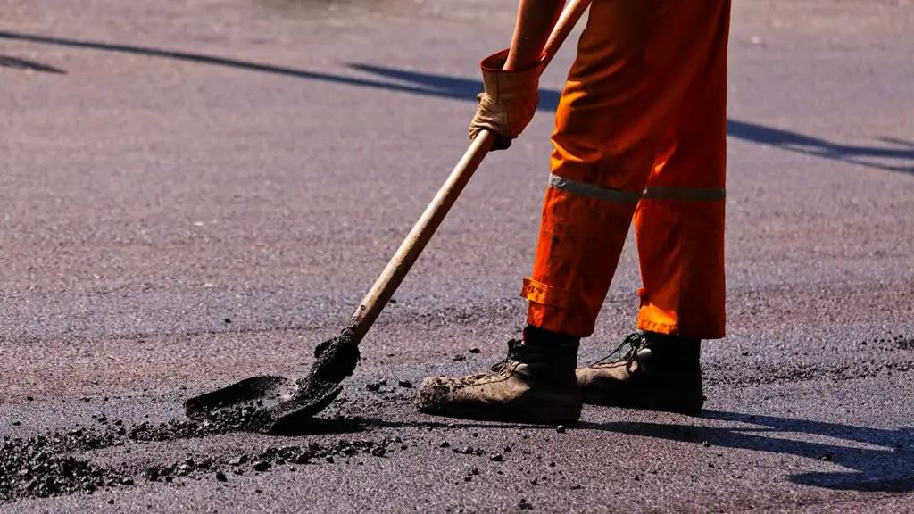 В Таласской области начались работы по строительству 61 километра автодорог