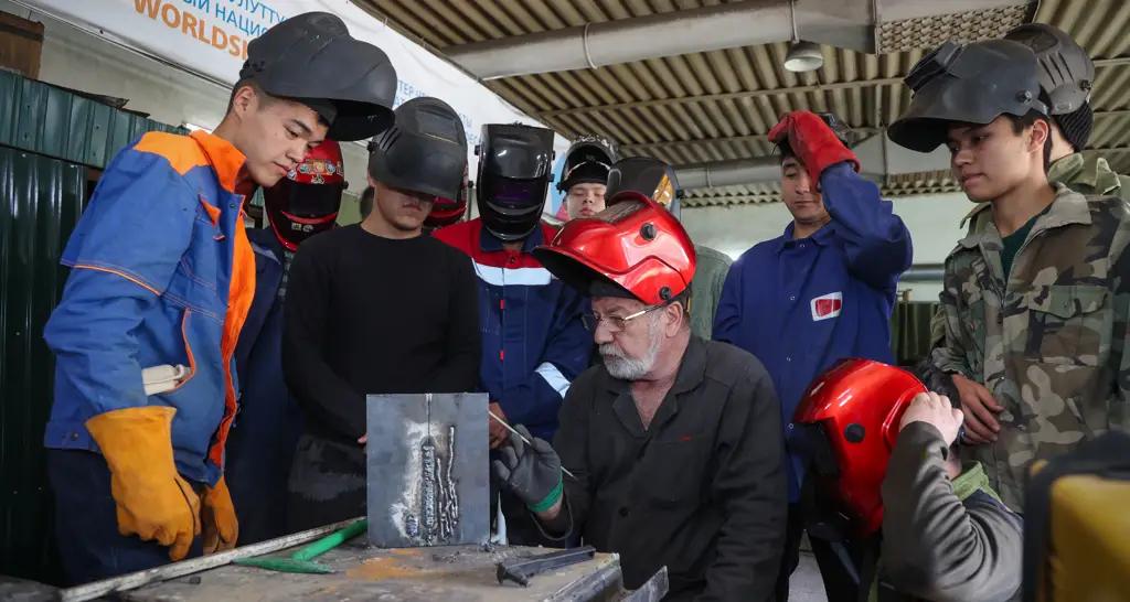 Кыргызстандагы иш берүүчүлөр кадрларды даярдоо ыкмасын кайра карап чыгуу керектигин билдиришүүдө