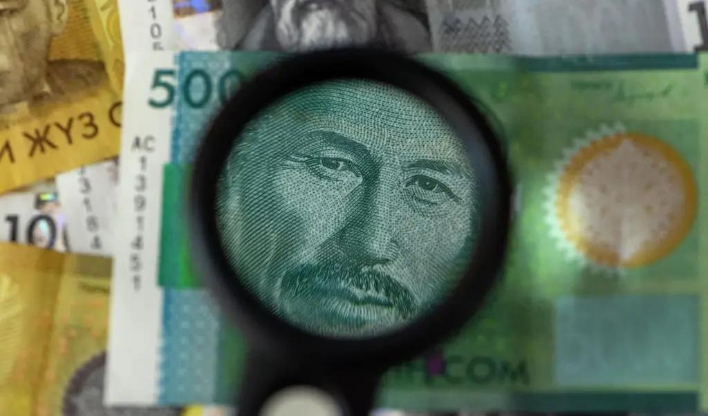 Мыйзам долбоору: Пенсия курактагы “баатыр энелерге” пенсиясына кошумча 5 миң сомдон төлөнөт