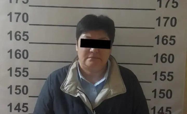 Ысык-Көлдө нотариус мыйзамсыз түрдө 20 миң сомго чейин акча алып турган