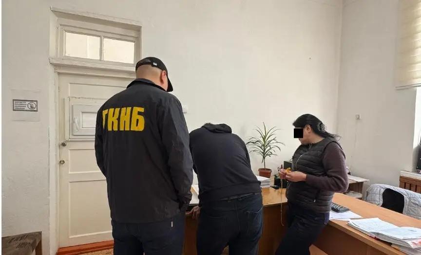 Задержана нотариус, оформлявшая сделки купли-продажи без собственников