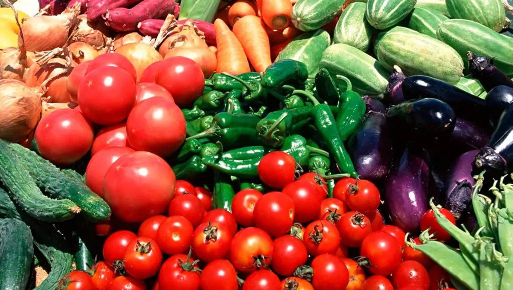 Кыргызстанга айрым жашылчаларды импорттоодо бажы төлөмү алынбайт