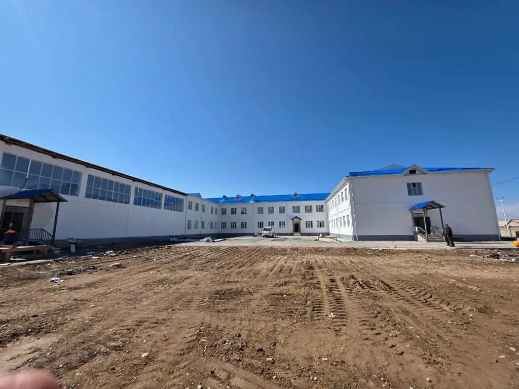 Саруу айылында 500 орундуу мектептин курулушу аяктап калды