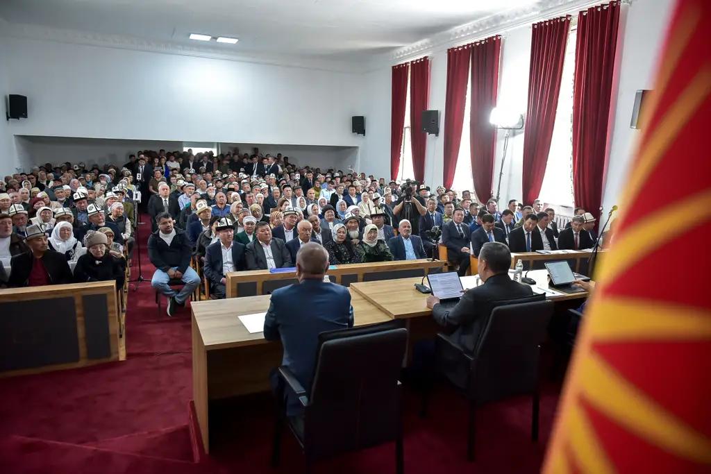 Президент открыл школу в Араванском районе и анонсировал рост зарплаты бюджетников