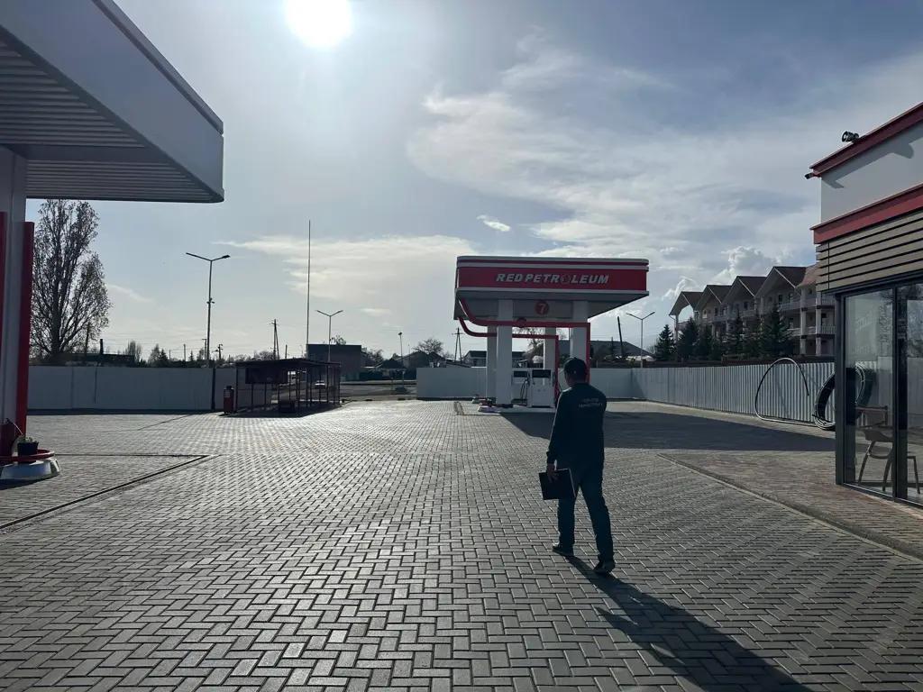 В Чолпон-Ате незаконную АЗС могут снести по решению суда