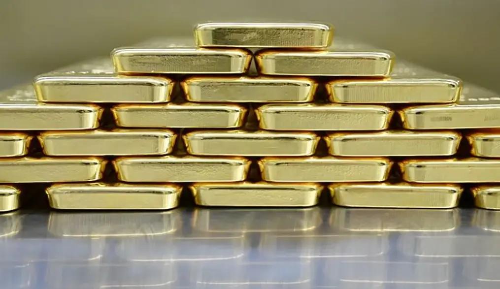 Улуттук банктын алтынынын унциясы 2.6 миң сомго арзандады