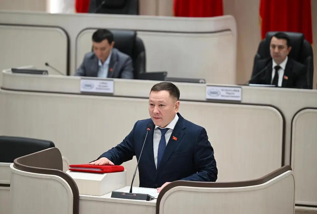 Депутат: Студенттер жакшы окугандарга контракт төлөөдө жеңилдик берүүнү суранууда