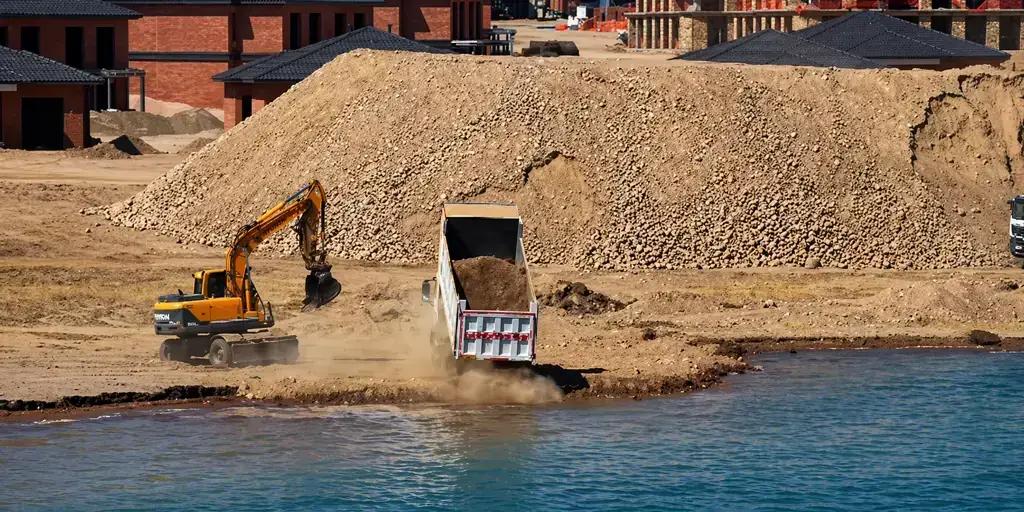 Ысык-Көлдү топурак менен толтуруп жатышат. Эмне үчүн?