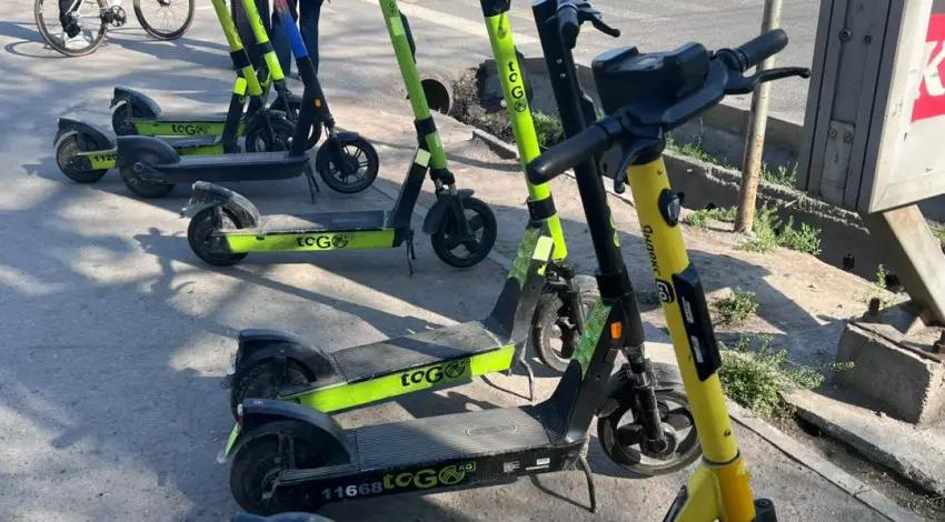 Пожаловаться на брошенные электросамокаты теперь можно через приложение «Мой город»