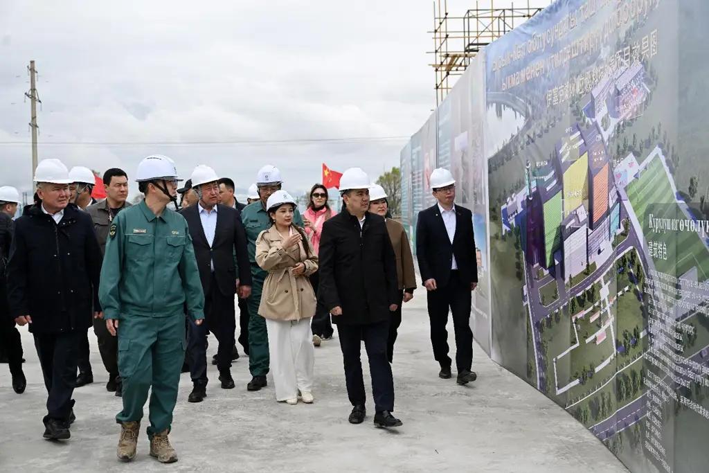 В Ак-Суйском районе строят завод по переработке мусора