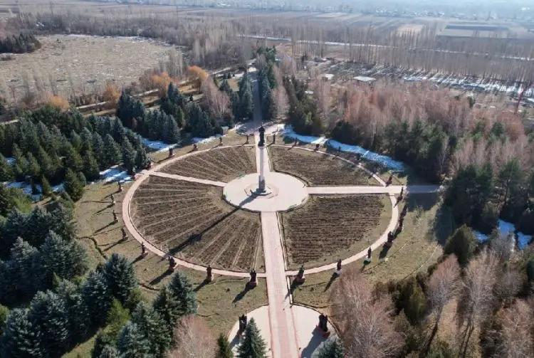 После предупреждения со стороны Минстроя реконструкцию «Манас Ордо» ускорили