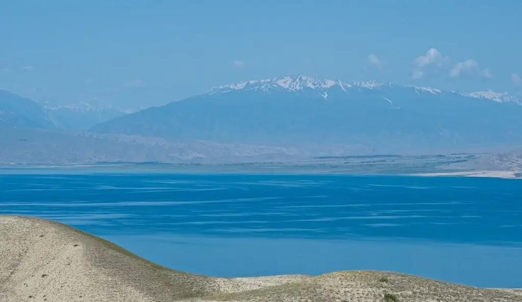 Из Токтогульского водохранилища извлекли 12 тысяч метров сетей