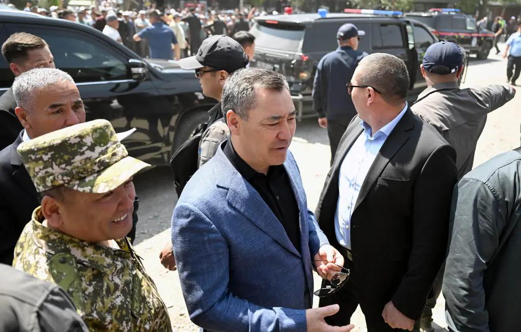 Садыр Жапаров Баткендеги “Торговый” базарына барды
