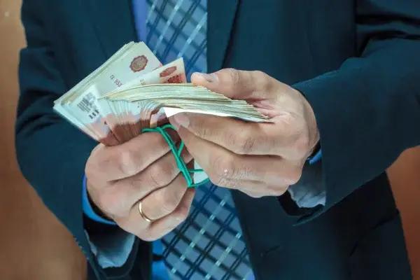 Кыргызстанцу в России помогли вернуть более 1.3 млн рублей задолженности по зарплате