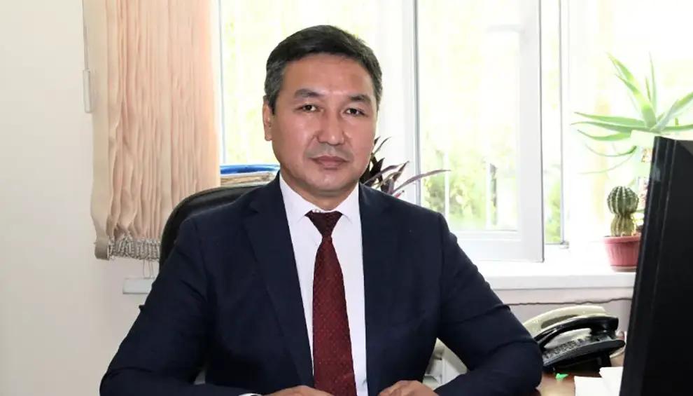 Мукамбетов: Соцфонд үчүн бардык пенсионерлер бирдей, министр же дыйкан болгон деп бөлбөйт.