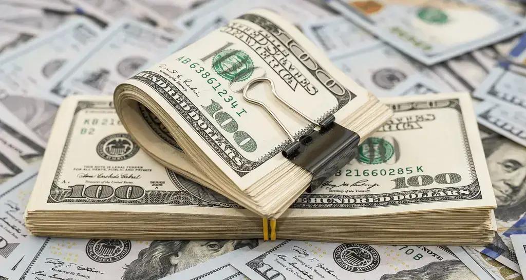 The dollar remained unchanged despite interbank trading volume exceeding $83 million