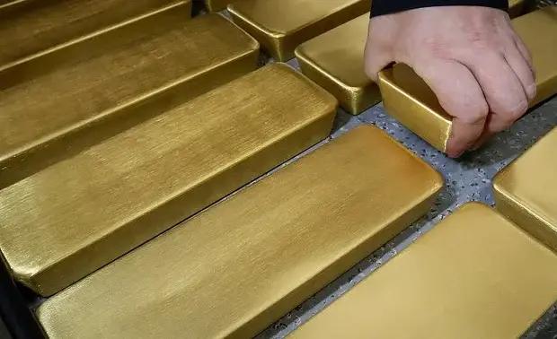 За сутки унция золота НБ КР подешевела более чем на 8.4 тысячи сомов