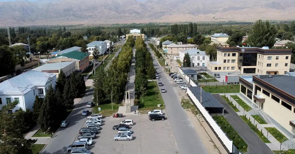 Талас шаарында сапатсыз салынган тротуарлар оңдолот