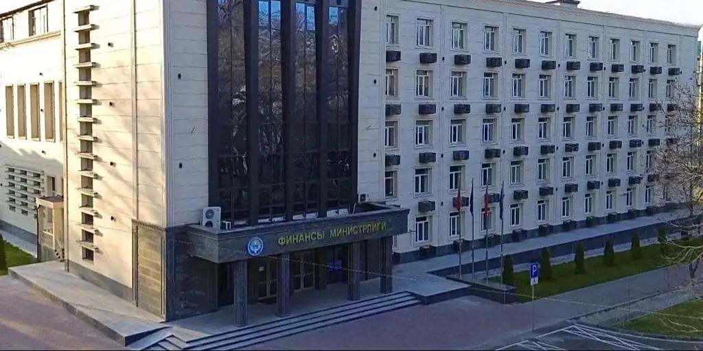 Минфин займет в июне в 2.5 раза больше денег, чем планировал