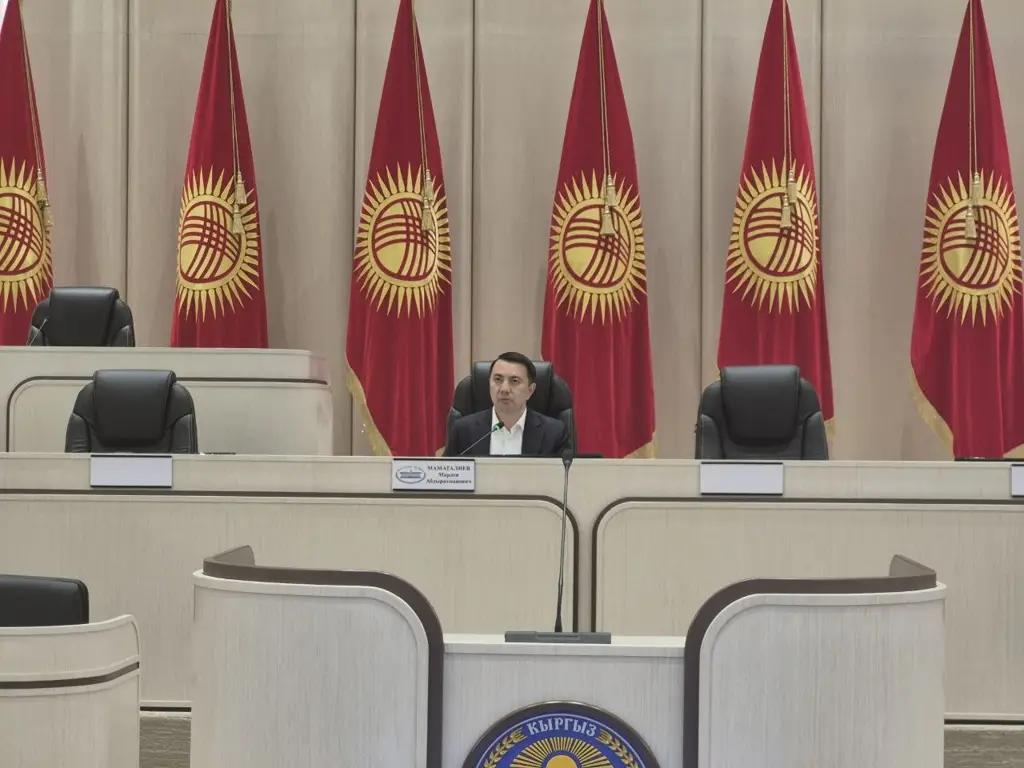 Социальный блок нуждается в обновлении: в Жогорку Кенеше подняли вопросы пособий и поддержки семей