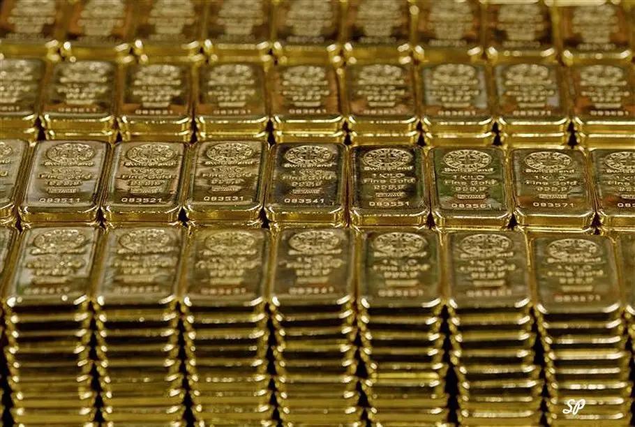 Улуттук банктын алтынынын унциясы дээрлик 2 миң арзандады