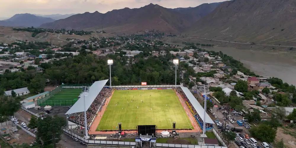 В Таш-Кумыре после реконструкции открыли стадион «Шахтер» почти на 4 тысячи зрителей