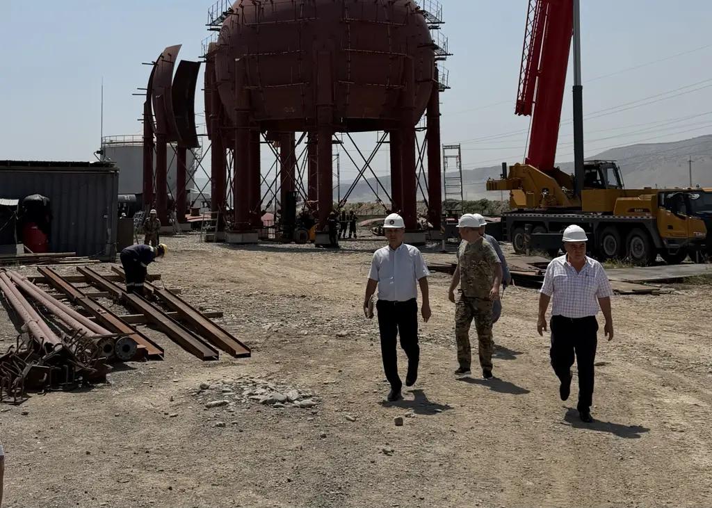 В Манасе обсудили развитие нефтяной отрасли и поставки топлива на внутренний рынок