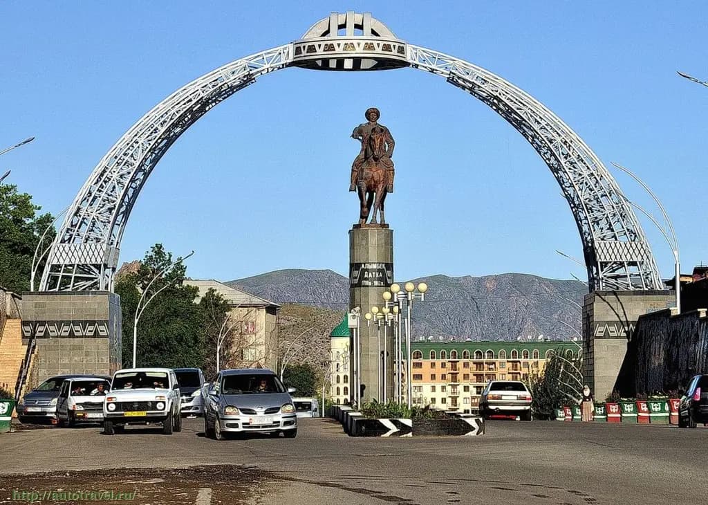 На берегу реки Ак-Бууры в Оше строят один из крупнейших парков города