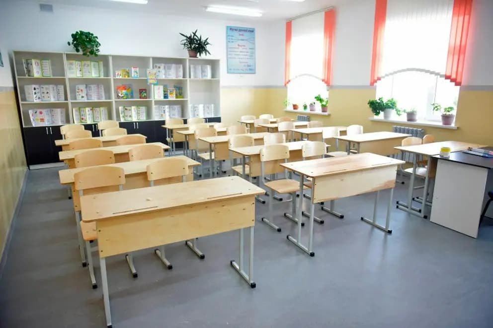 Восемь учебных суббот и старт 15 сентября: что нужно знать родителям школьников