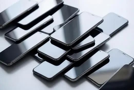 В Бишкеке пресекли незаконную продажу контрабандных мобильных телефонов