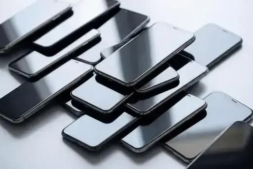 УКМК мыйзамсыз алып келинген уюлдук телефондордун ири партиясын аныктады