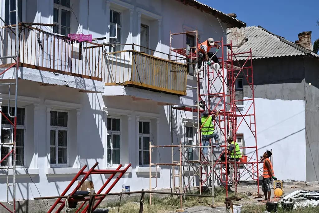 Талас шаарында 70 үй жана мамлекеттик мекеменин сырты жаңыланууда