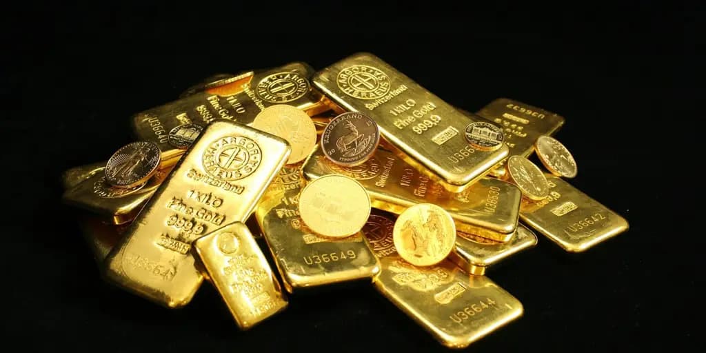 Улуттук банктын алтынынын унциясы дээрлик 1.2 миң сомго арзандады