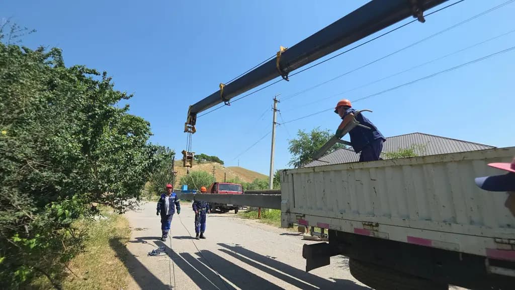 В Джалал-Абадской области обновляют электросети перед зимой
