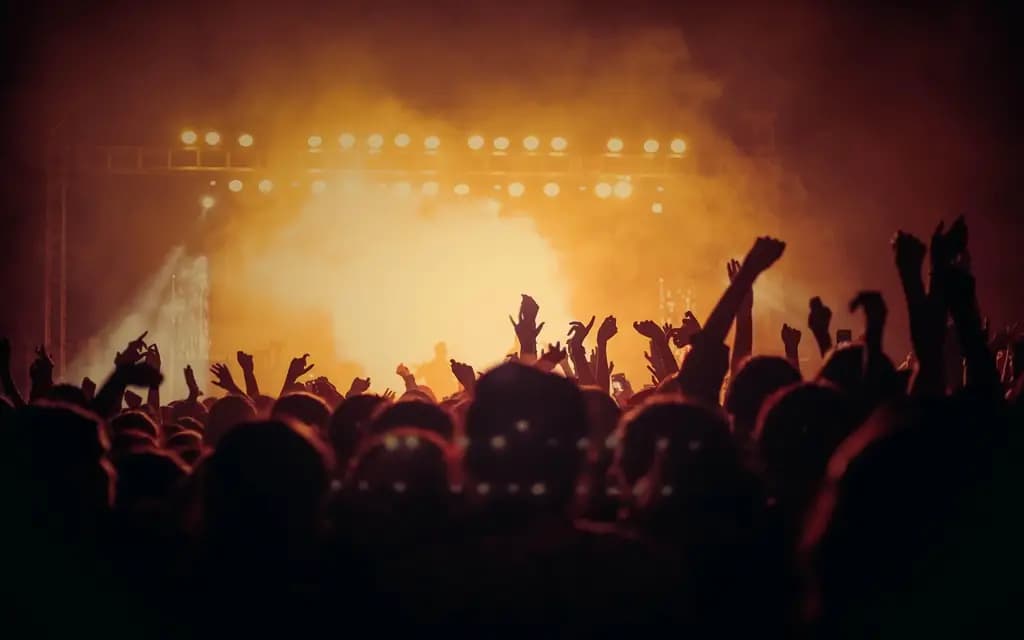 Теперь поклонники Kanye West со всего мира могут купить билеты на выступление в Алматы