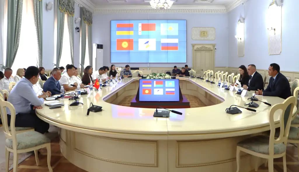 Кыргызстан и ЕЭК обсудили устранение торговых барьеров и развитие системы техрегулирования