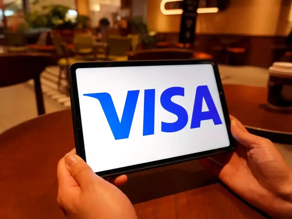 Visa опровергла информацию о комиссии 2% при оплате через Apple Pay в Кыргызстане